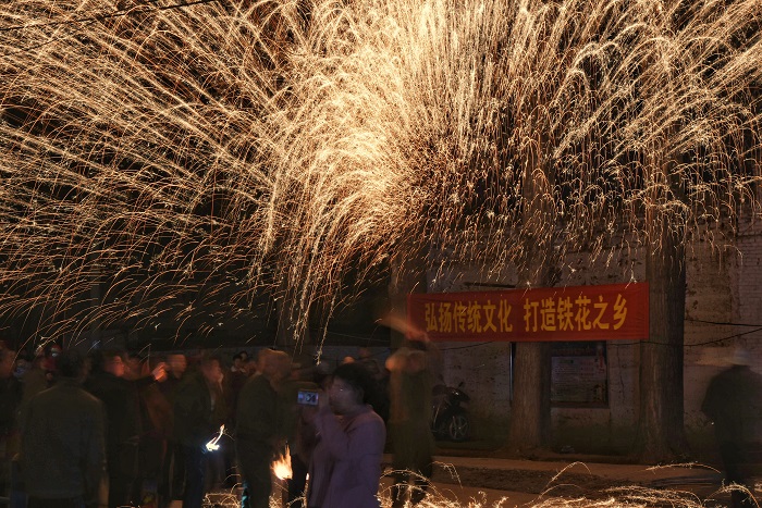 铁花飞舞-原海春13834410203 (1).jpg