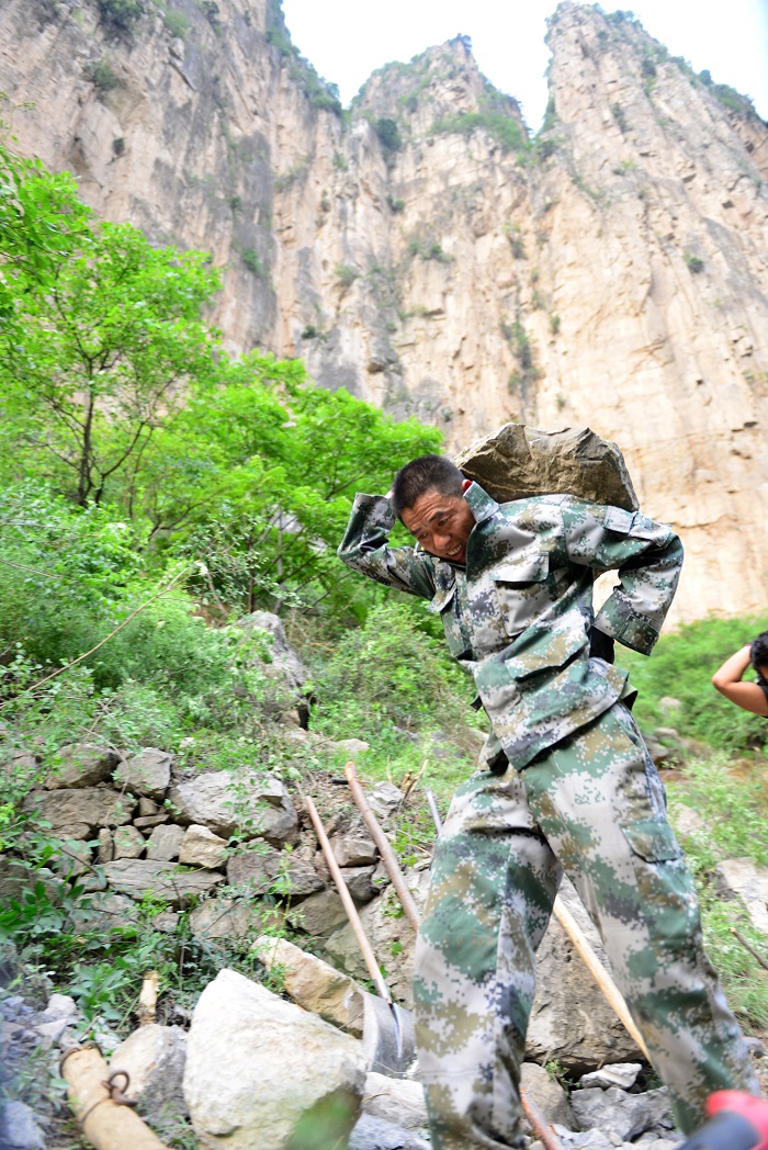 作者四:太行山上新愚公 (1).JPG