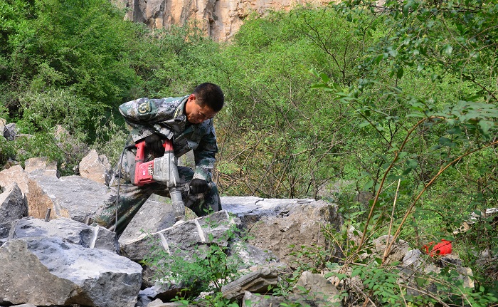 作者四:太行山上新愚公 (3).JPG