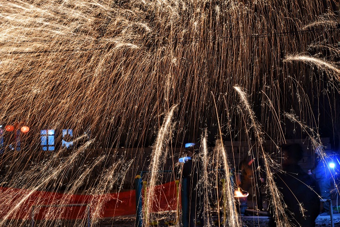 铁花飞舞-原海春13834410203 (2).jpg