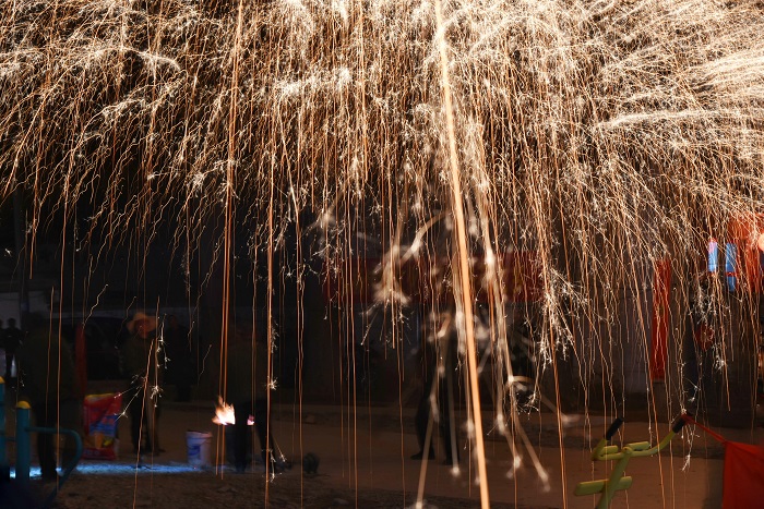 铁花飞舞-原海春13834410203 (3).jpg