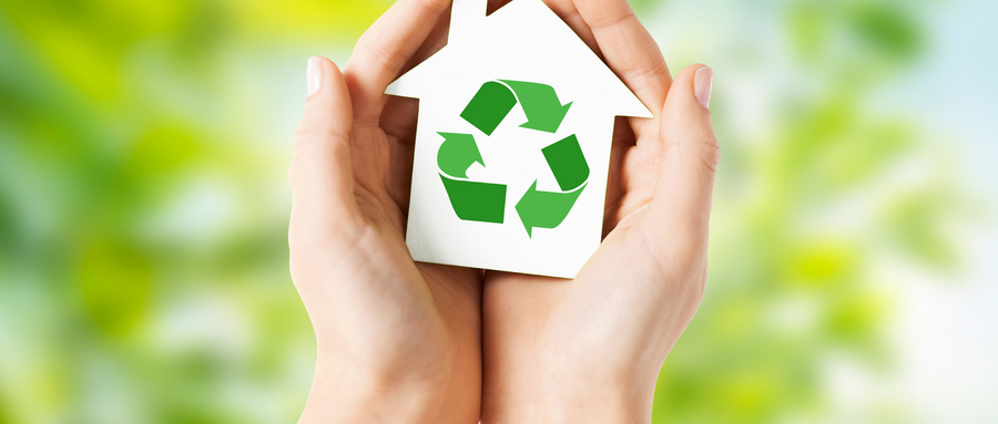 摄图网_300128009_wx_生态环境保护理念自然背景下,用绿色回收标志紧紧握住房子手着绿色回收标志的房子手着绿色回收标志的房子（企业商用）.jpg