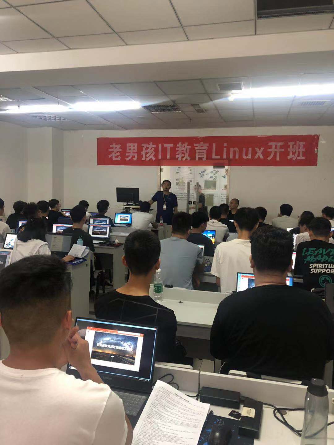 李导为学员们加油打气，未来大家一定要努力学习